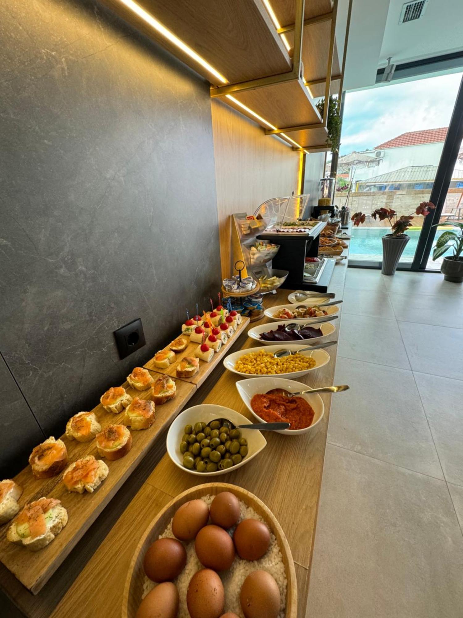 Hotel Teuta 울친 외부 사진