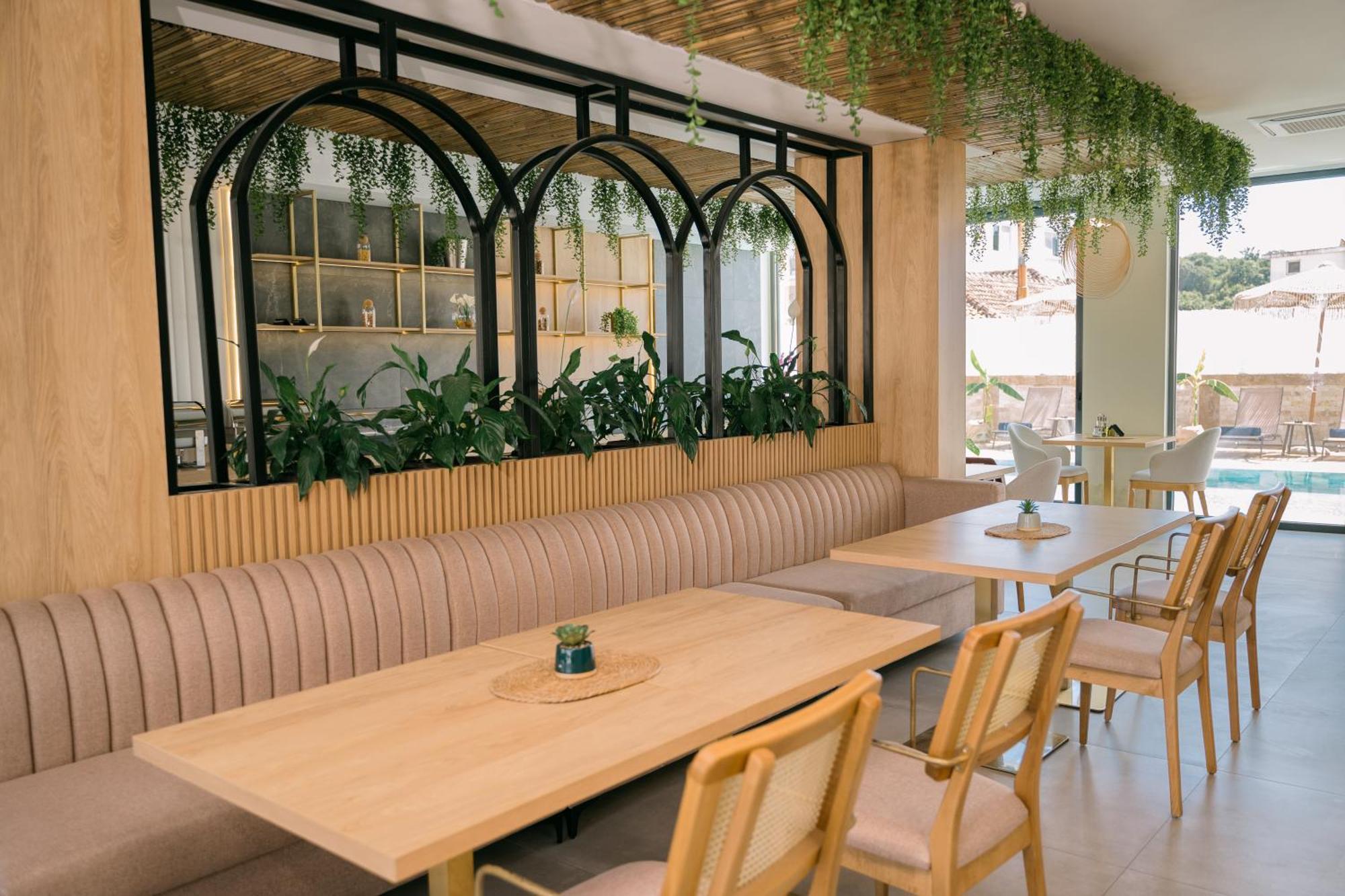 Hotel Teuta 울친 외부 사진