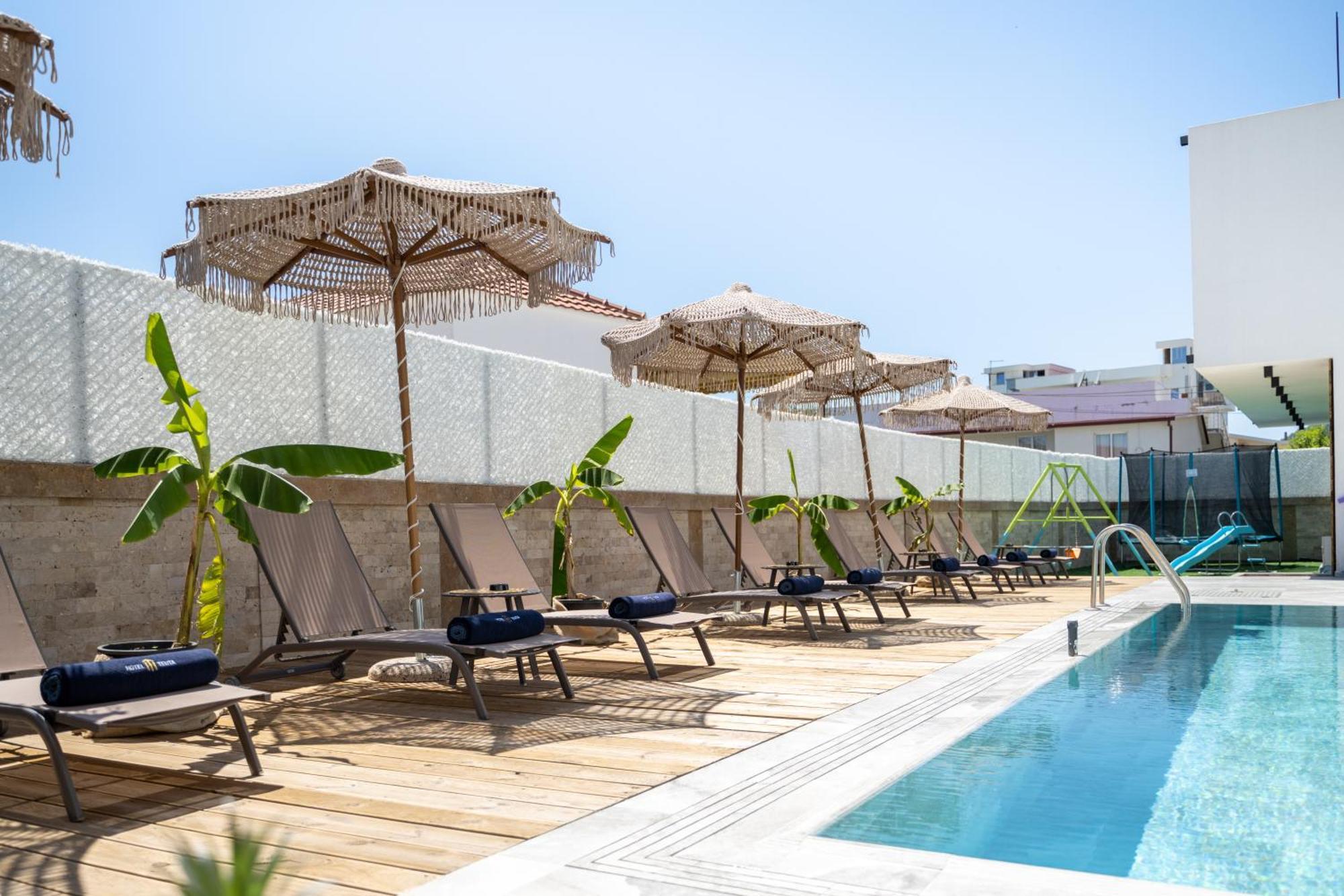 Hotel Teuta 울친 외부 사진
