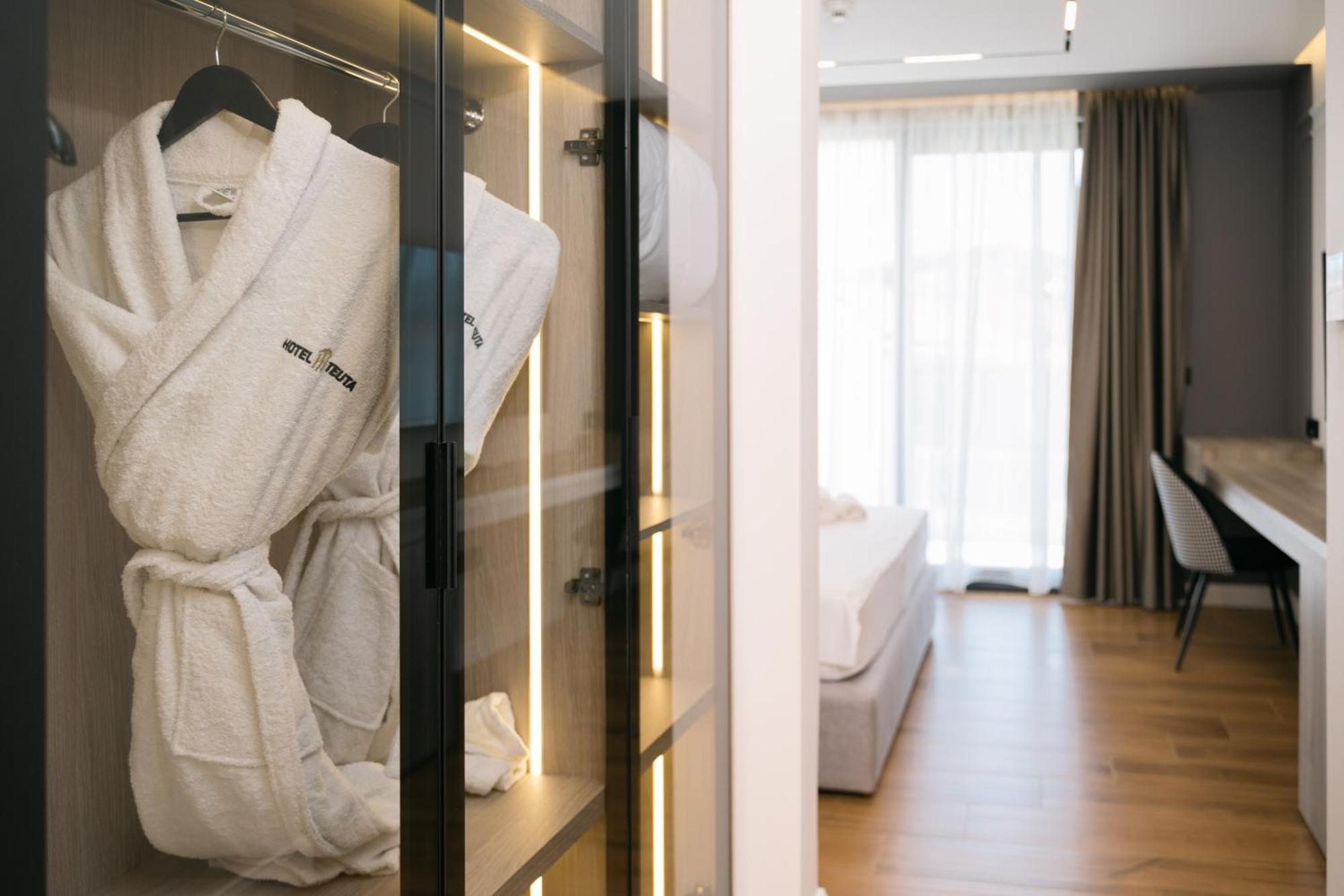 Hotel Teuta 울친 외부 사진