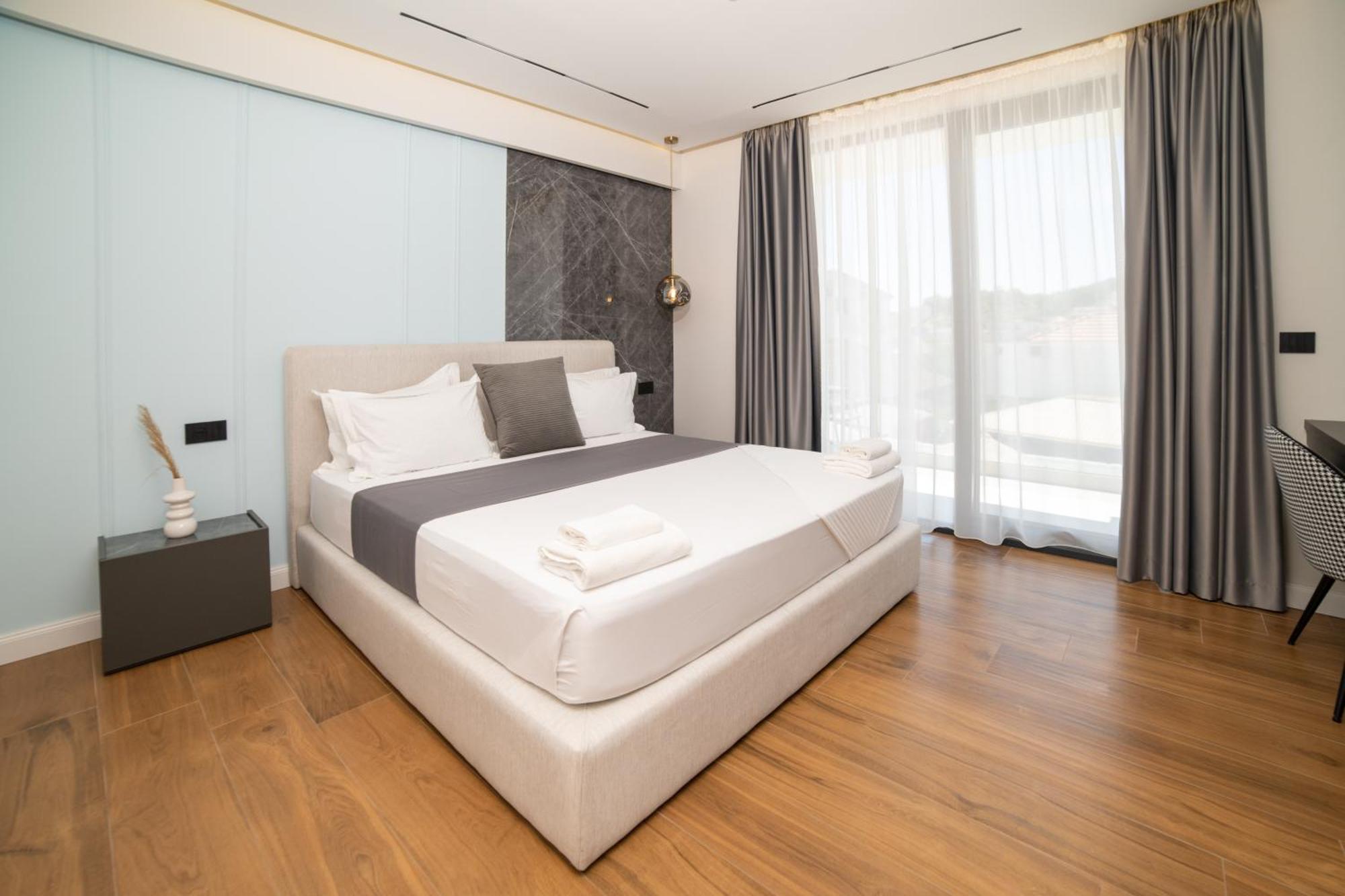 Hotel Teuta 울친 외부 사진